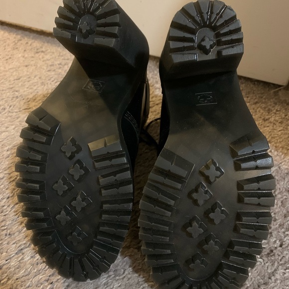 Dr. Martens (Black) 🖤 heeled combat boots - Picture 6 of 7